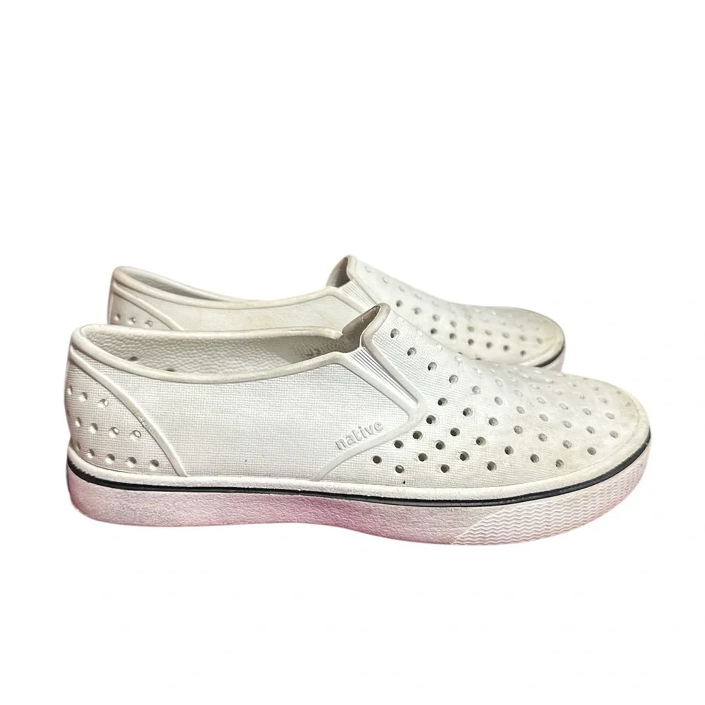 Native Jefferson Slip On Water Shoes. size 13. White